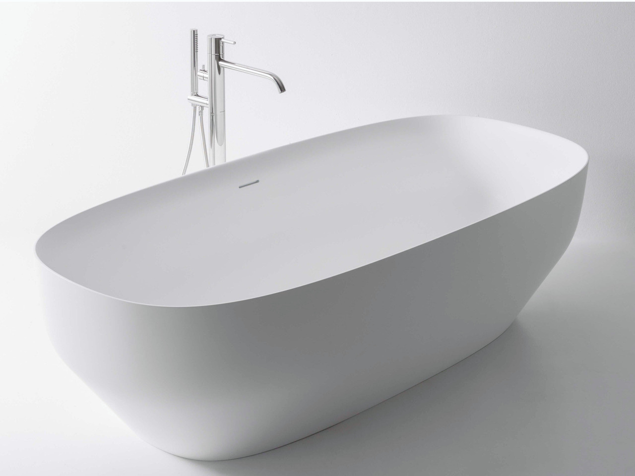 Ago Freestanding Oval Bathtub