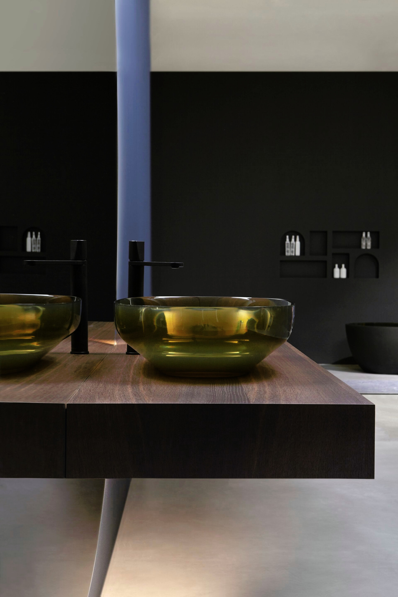 AGO3C Washbasin, view 2