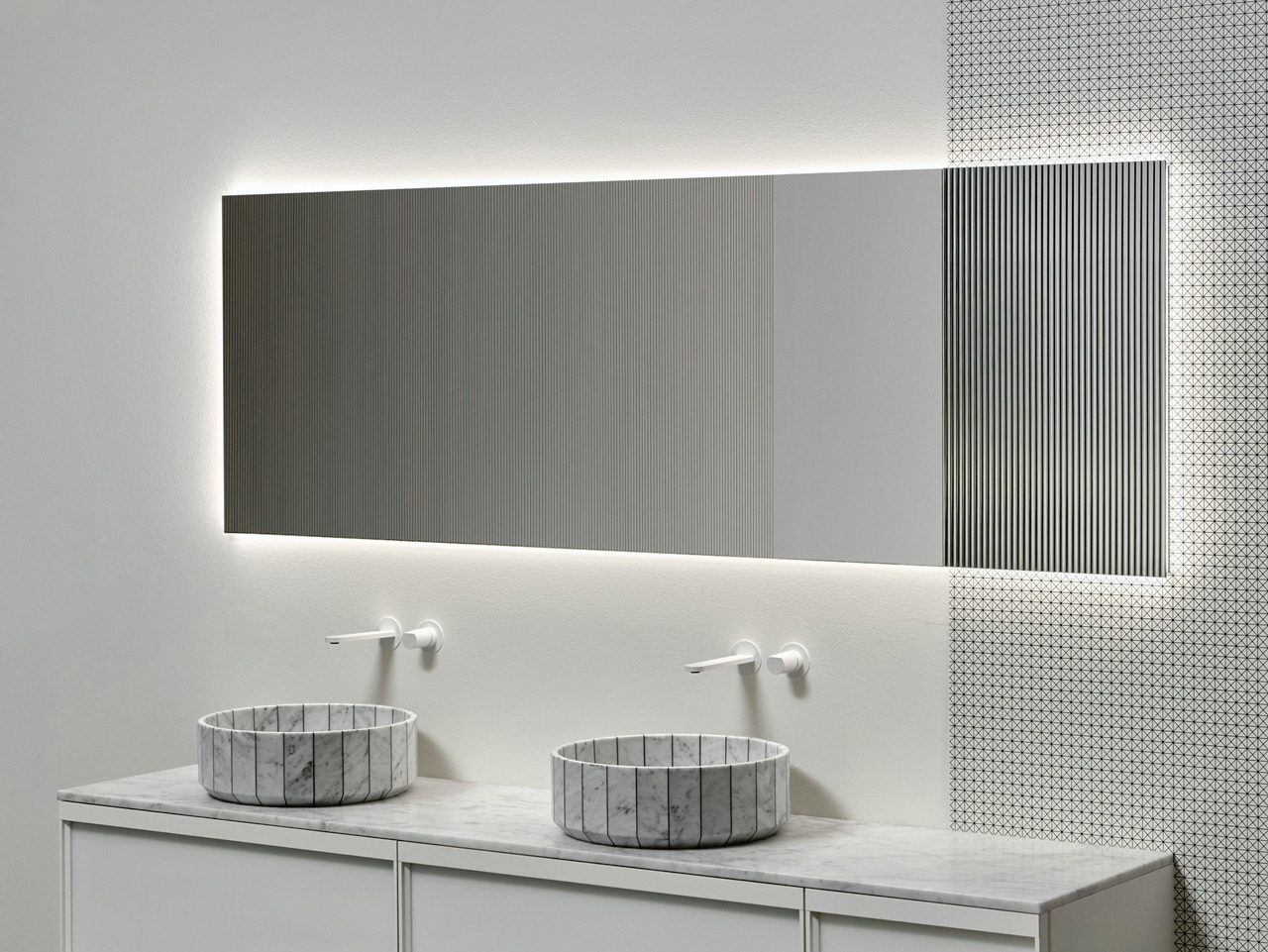 Distinto Mirror