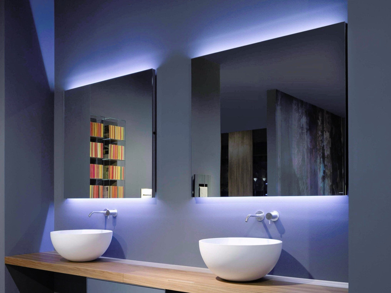 Flash Wall Mirror with LED Lighting