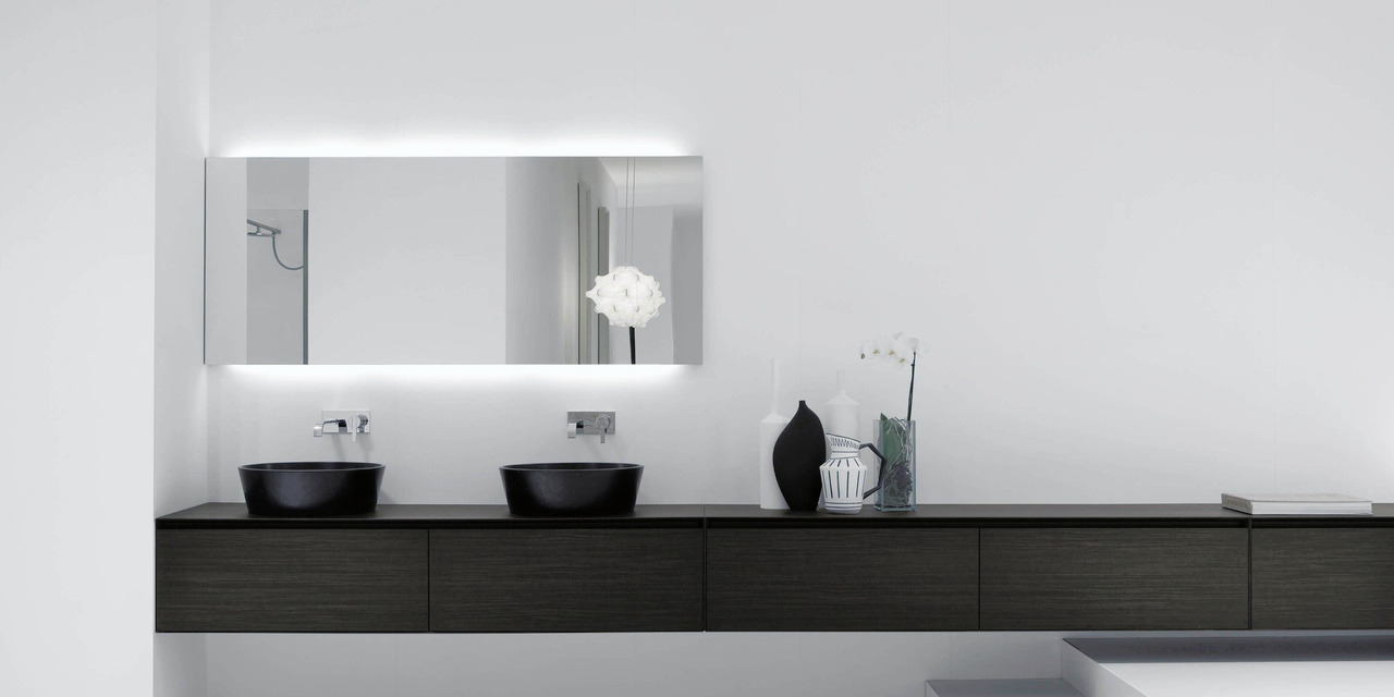 Flash Wall Mirror with LED Lighting, view 3