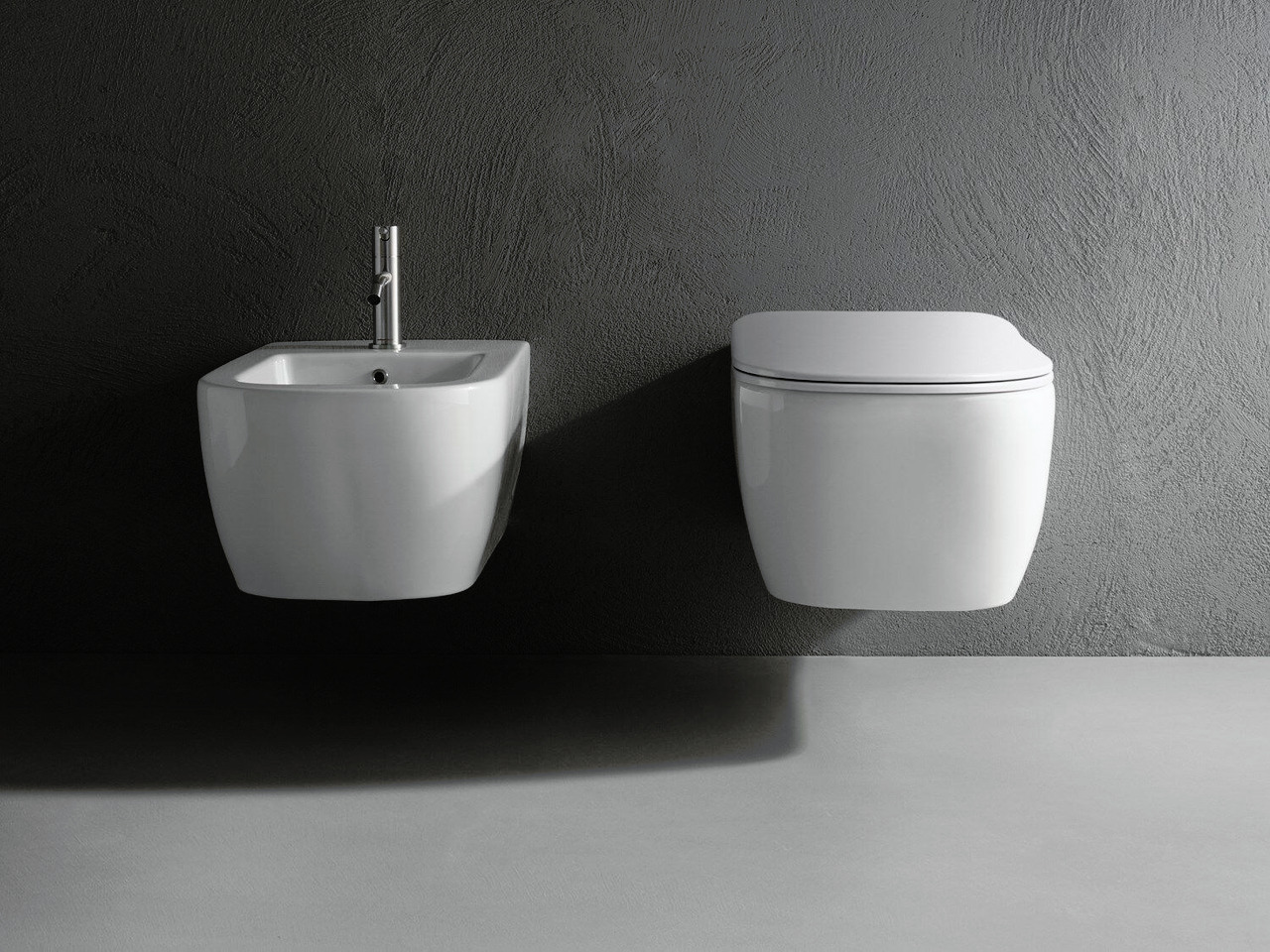 Komodo Wall-Hung Bidet, view 2