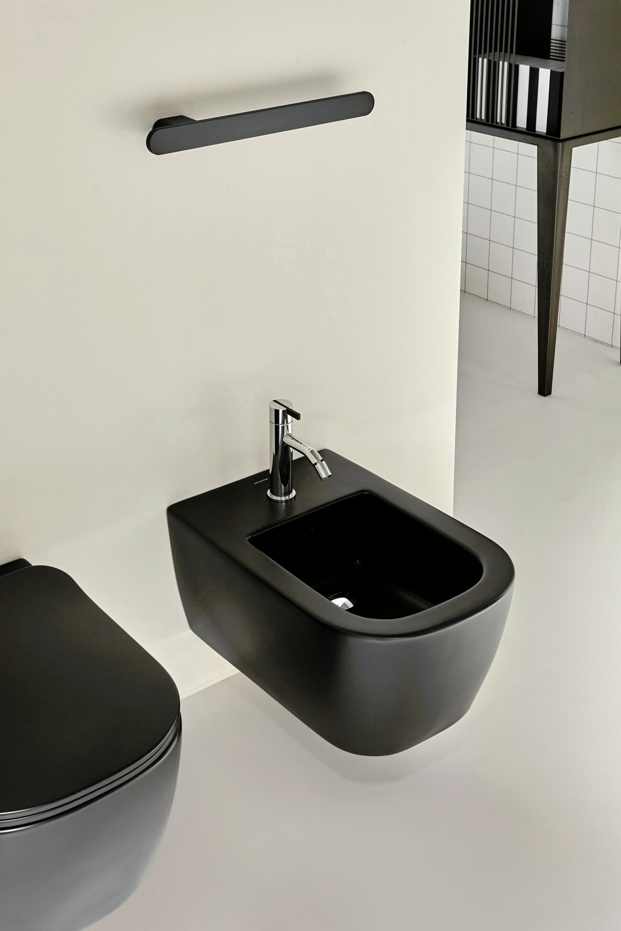 Komodo Wall-Hung Bidet, view 4