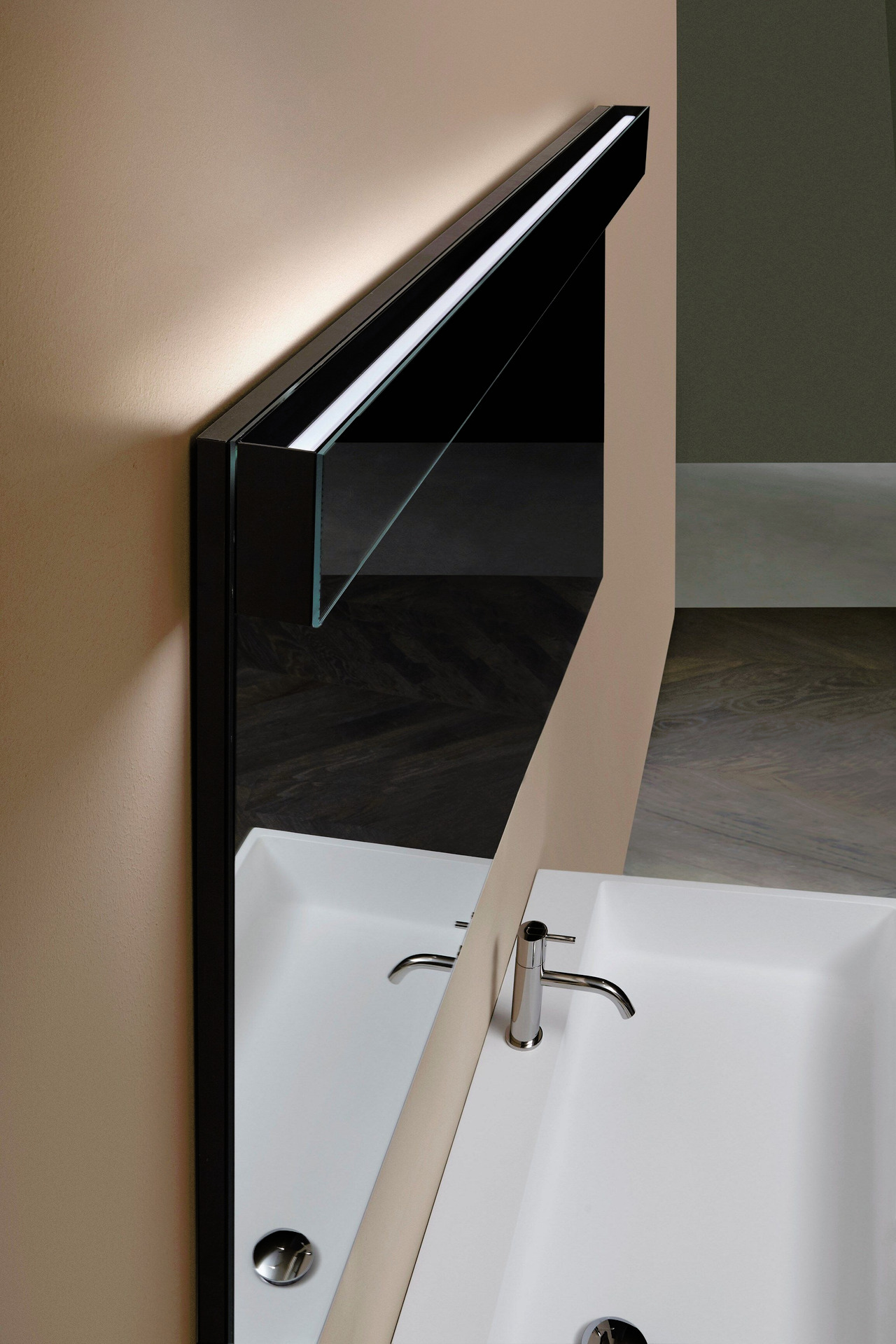 Lucente Wall-Mounted Basin, view 9