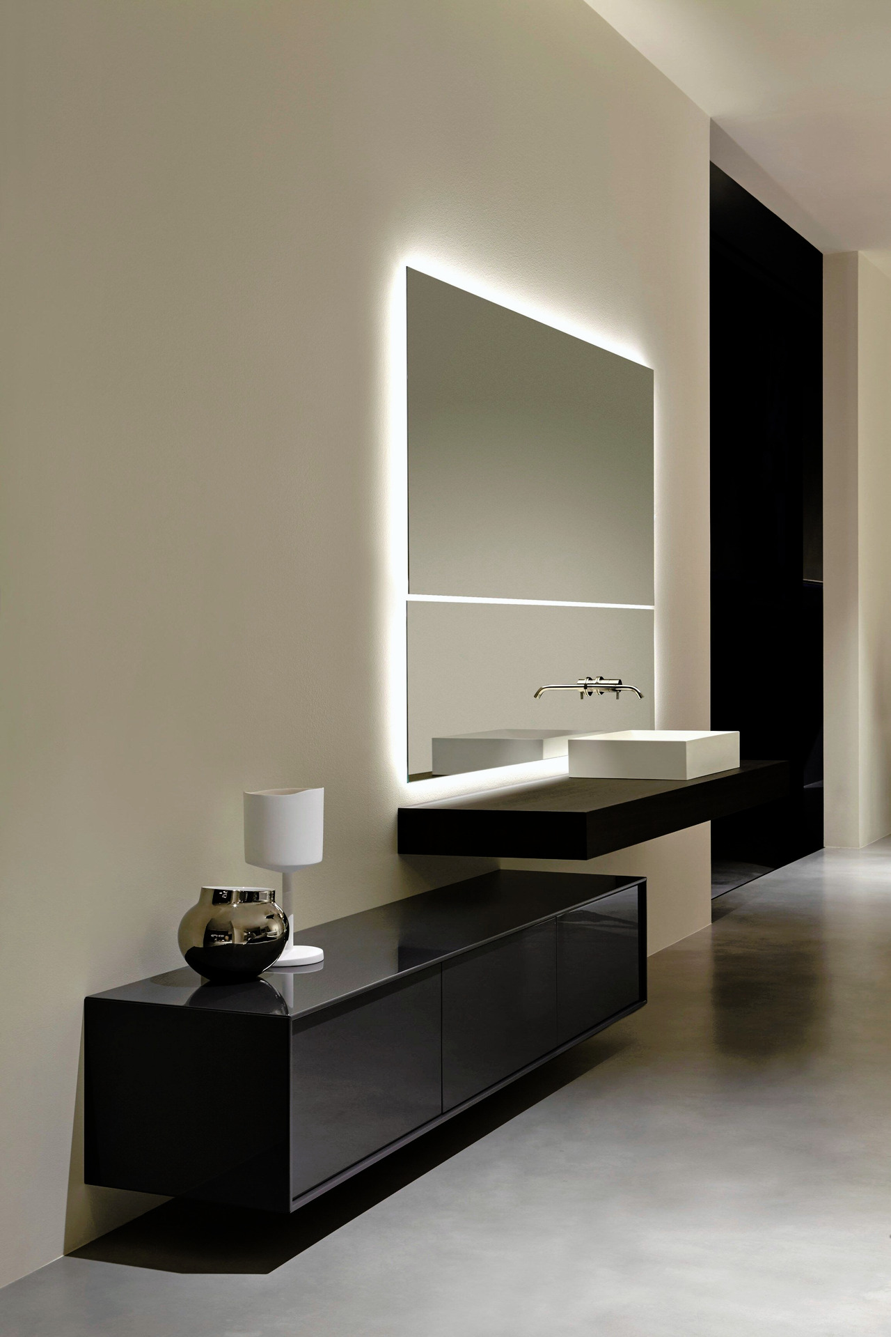 Neutrokit Wall Mirror with LED Lighting, view 2