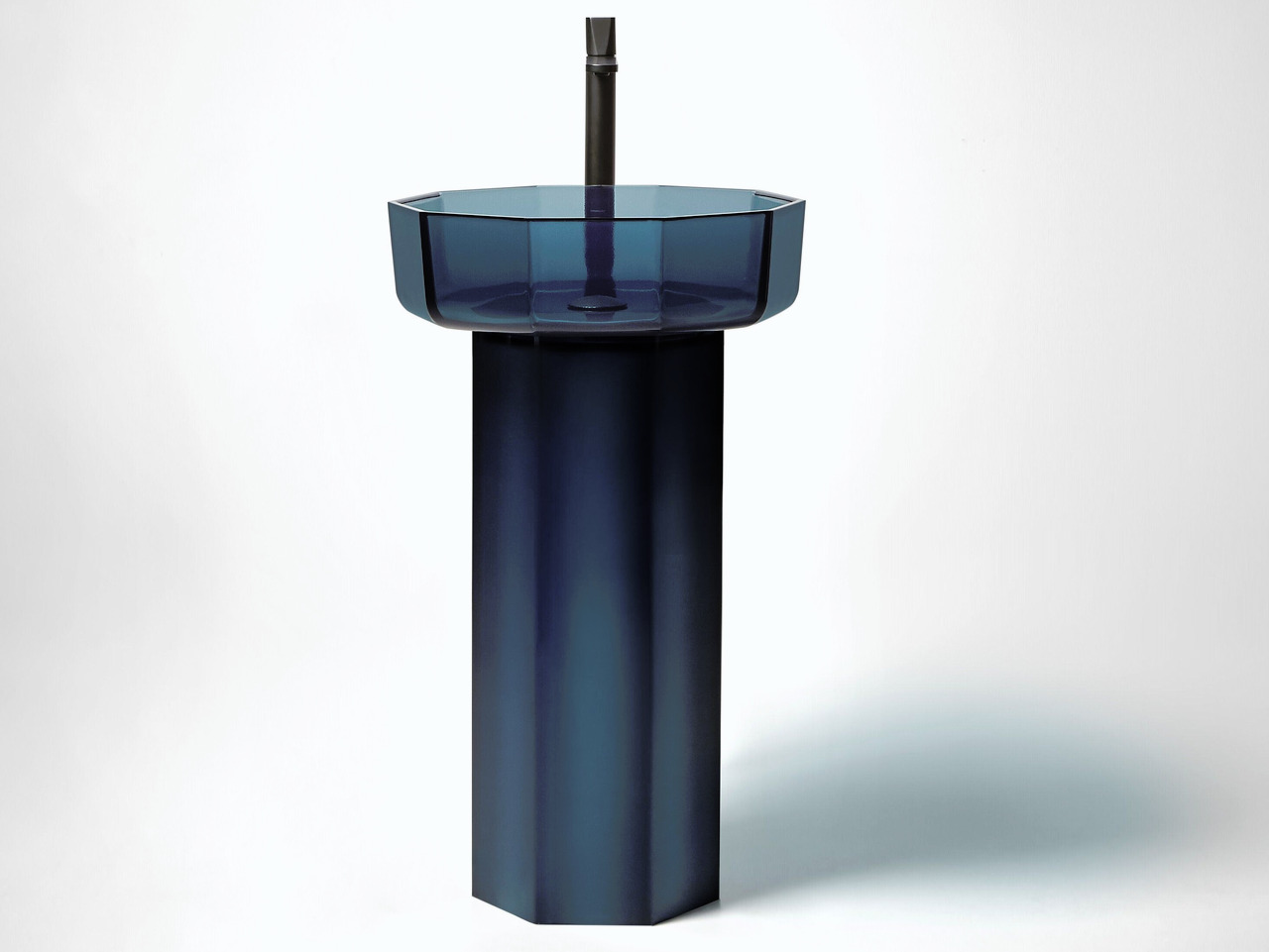 Opale Washbasins, view 3