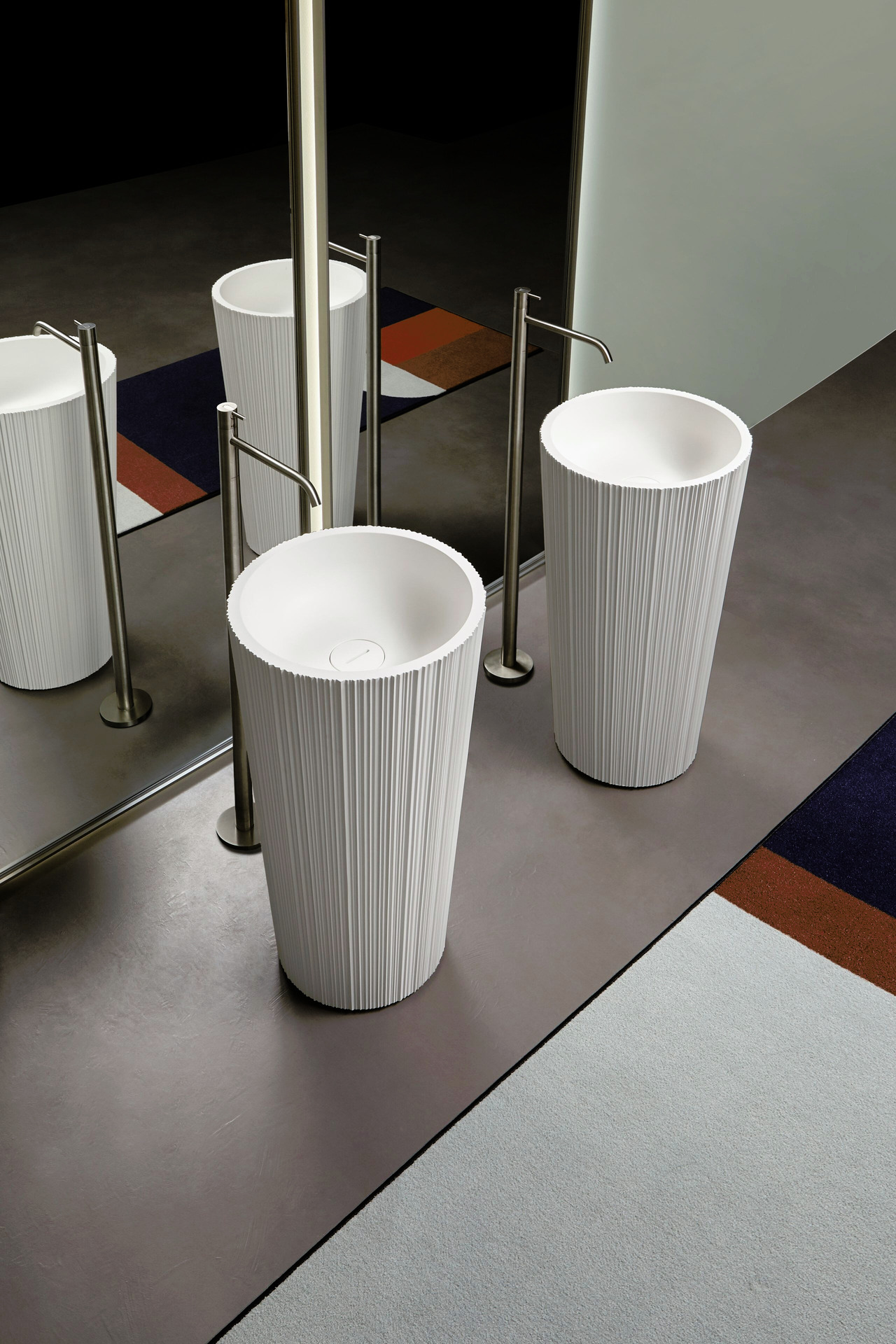 Plissé Sculptural Washbasin, view 11