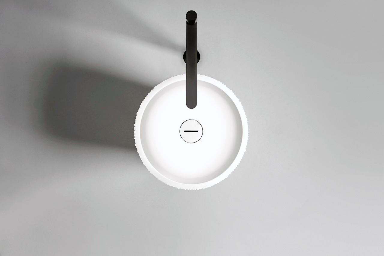 Plissé Sculptural Washbasin, view 4