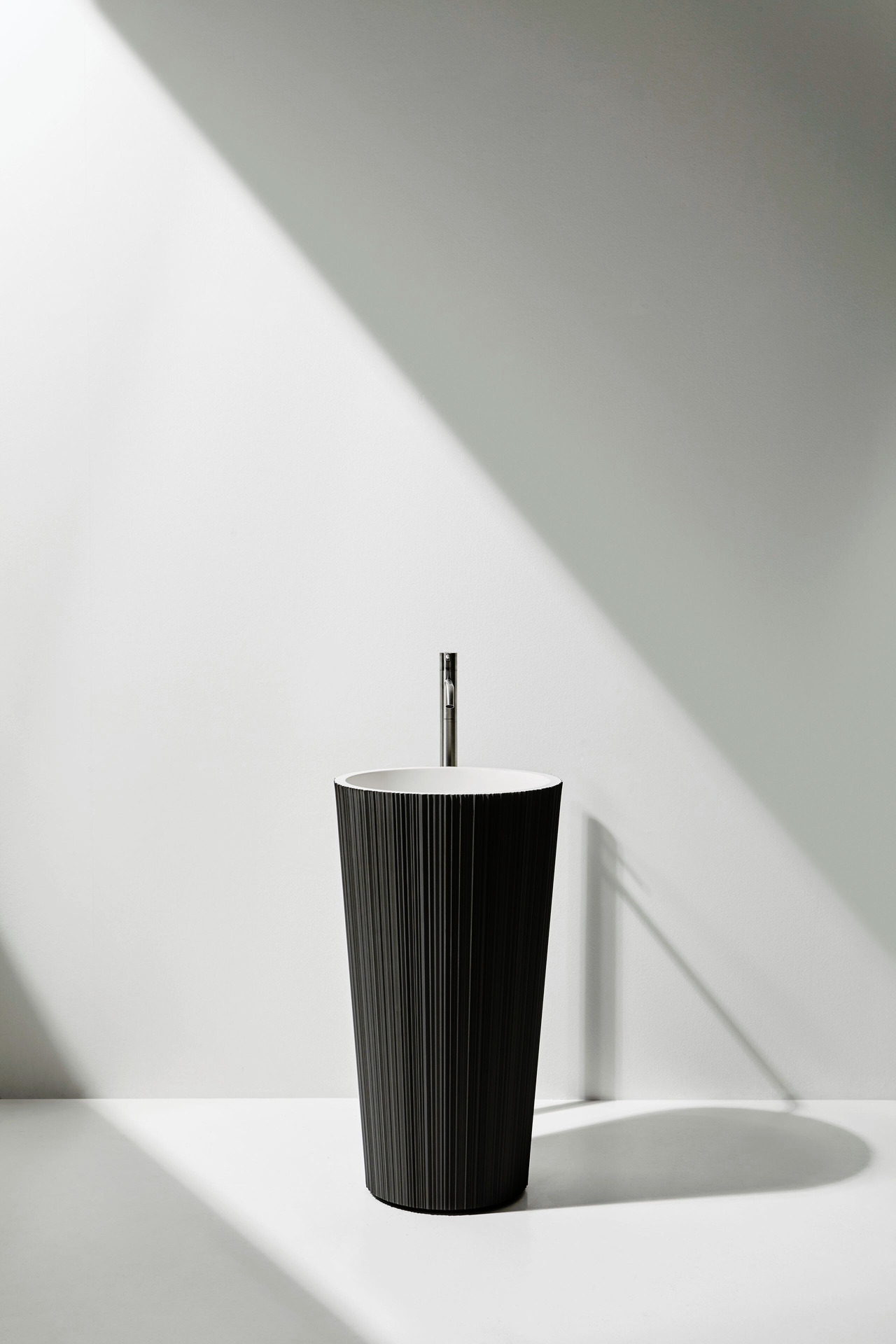 Plissé Sculptural Washbasin, view 9