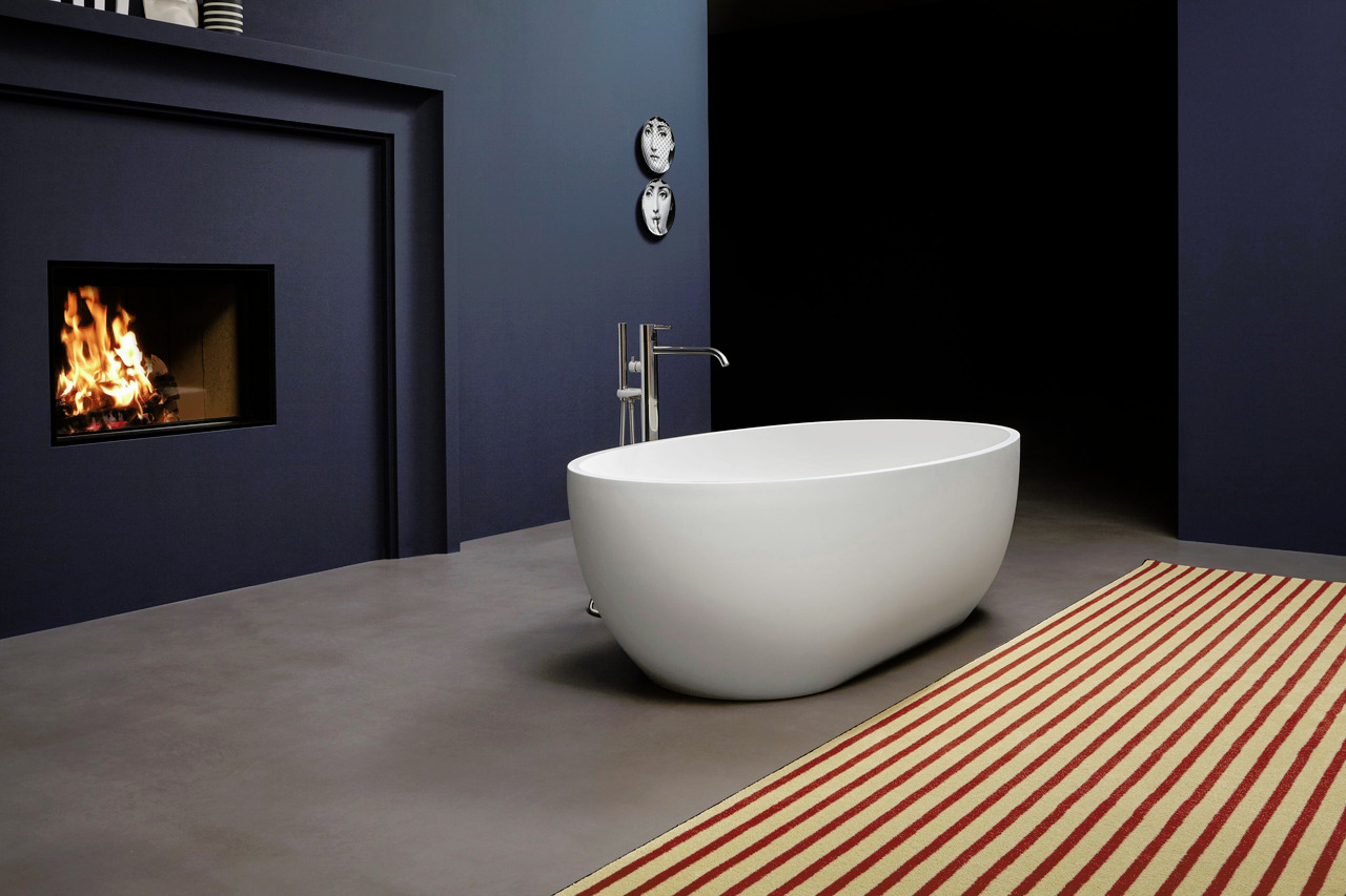 Reflexlight Freestanding Oval Bathtub, view 2