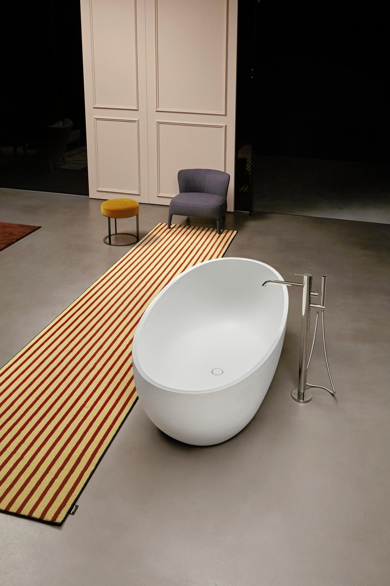 Reflexlight Freestanding Oval Bathtub, view 3