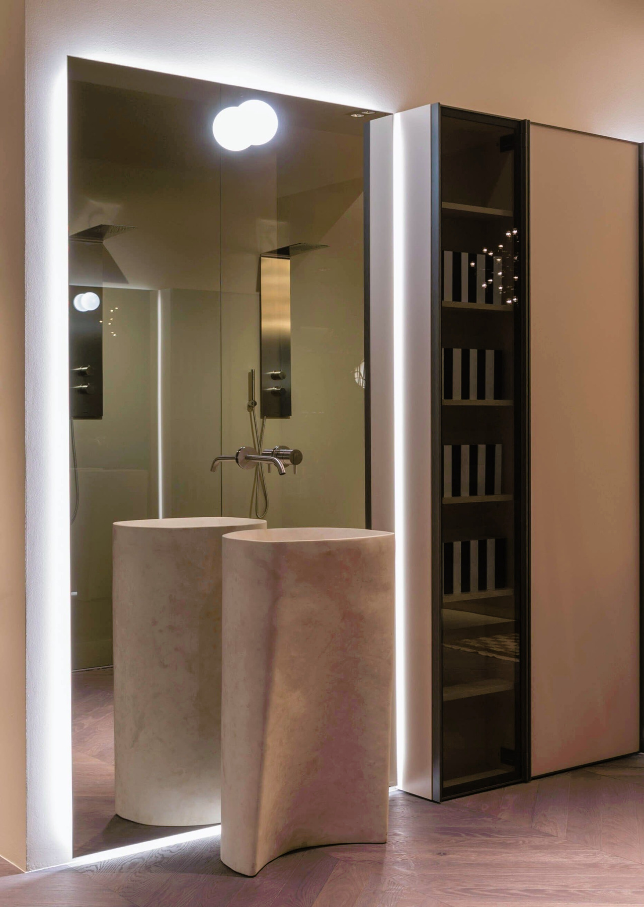 RILIEVO Floor Standing Washbasin, view 3
