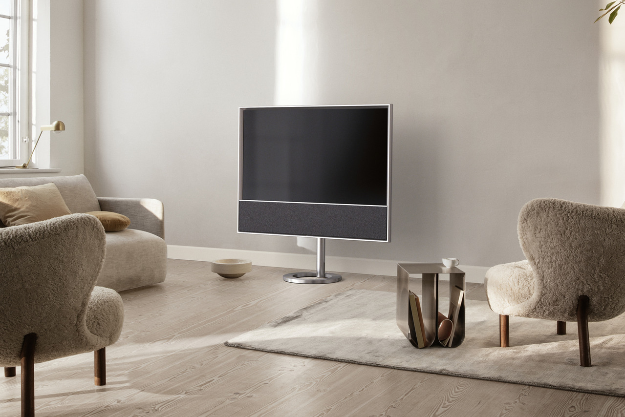 Beovision Contour, view 2