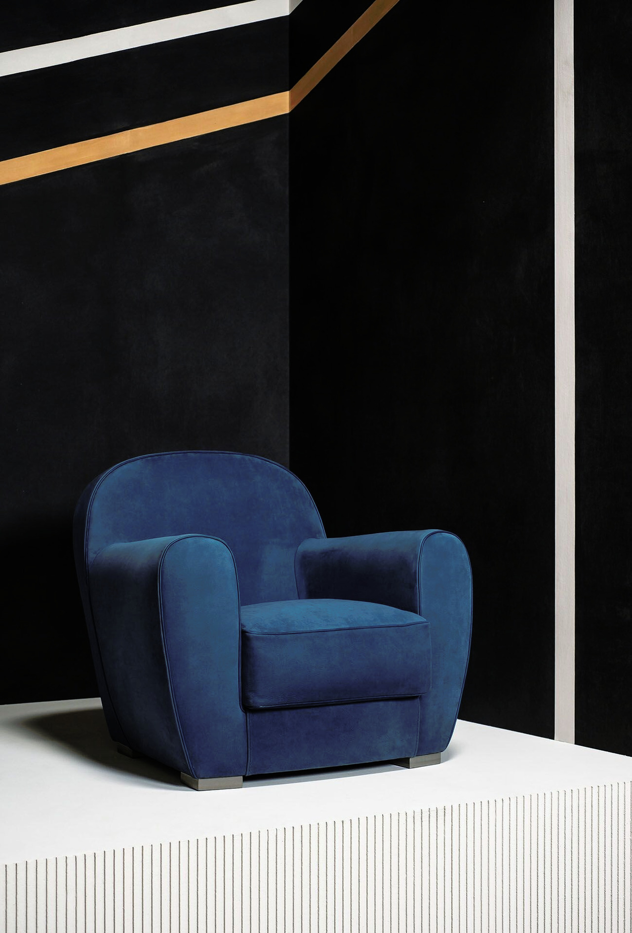Amburgo Baby Leather Armchair, view 2