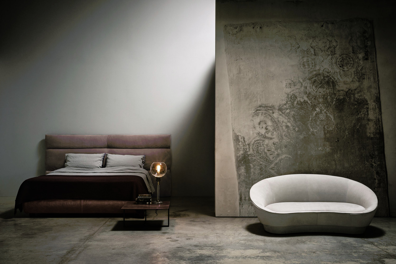 Couche Leather Bed by Baxter P., view 2