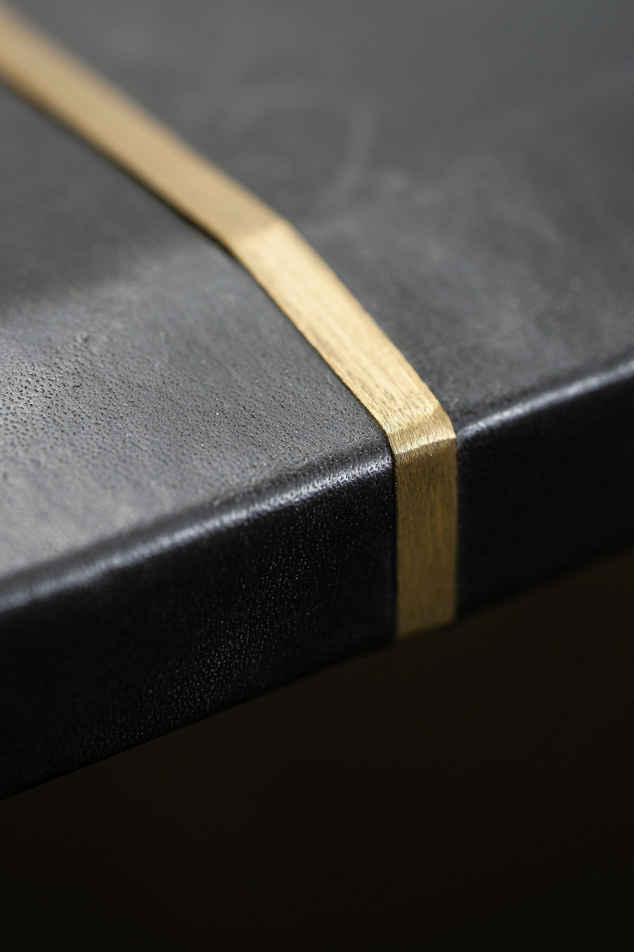 Place Table by Federico Peri, view 7