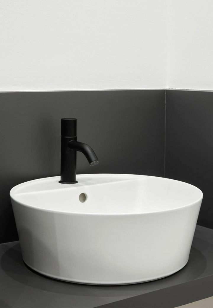 HANDY Ceramica Cielo Countertop Basin (45 × 18 cm), view 2