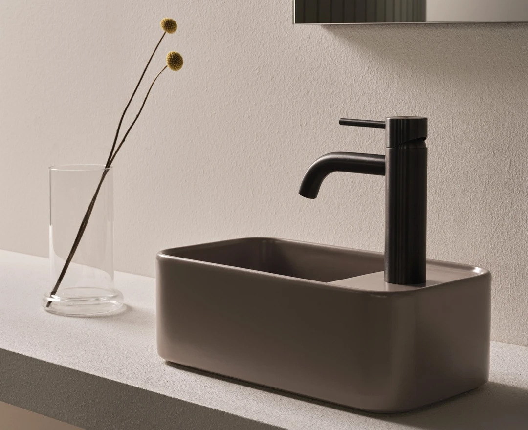 Rectangular Single-Hole Washbasin | Ceramica Cielo, view 3