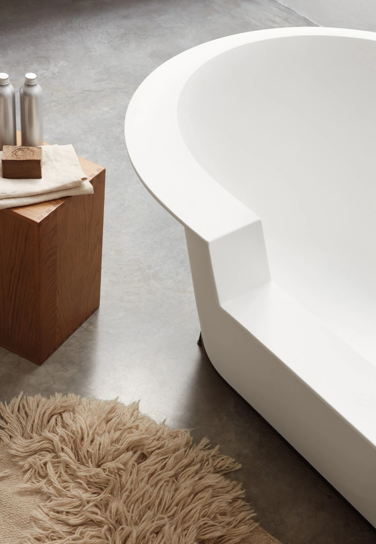 Ofelia Solid Surface Bathtub, Ceramica Cielo Frame, view 3