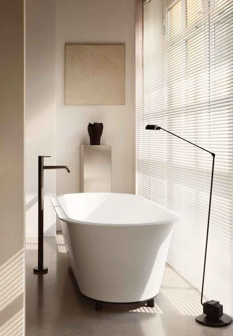 Ottavia Solid Surface Bathtub with Ceramica Cielo Frame, view 3