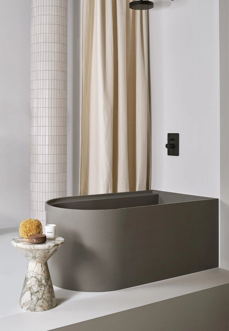 Febe Solid Surface Bathtub by Ceramica Cielo, view 3