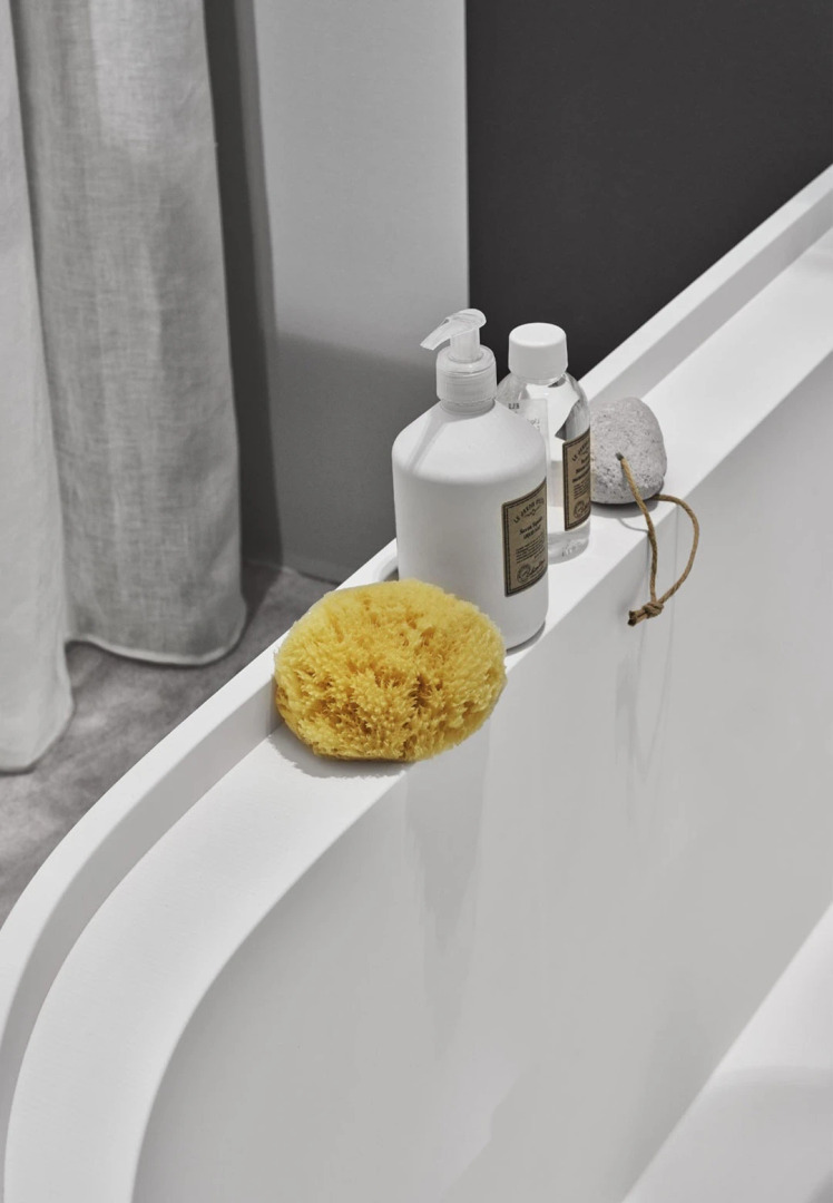 Febe Solid Surface Bathtub by Ceramica Cielo, view 2