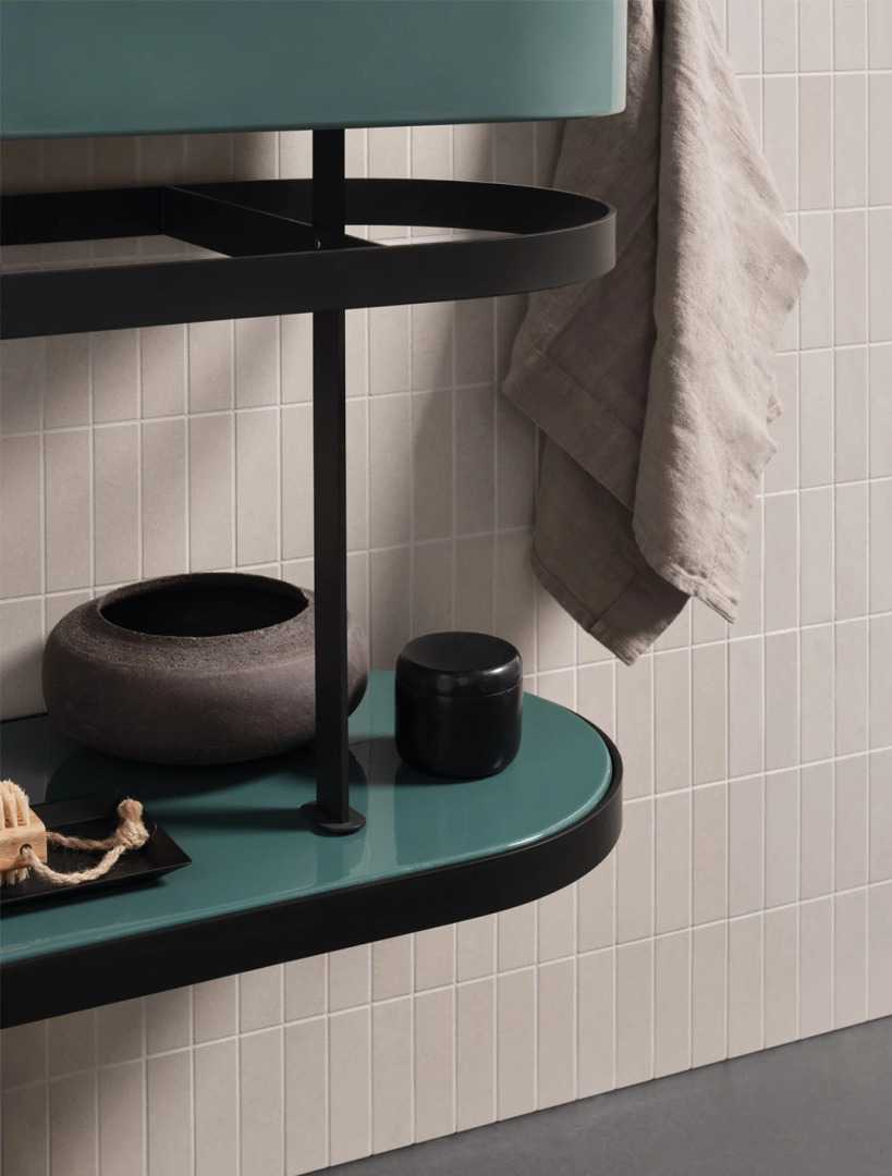Les Petites Ovale 60 with Frame. Ceramica Cielo, view 2