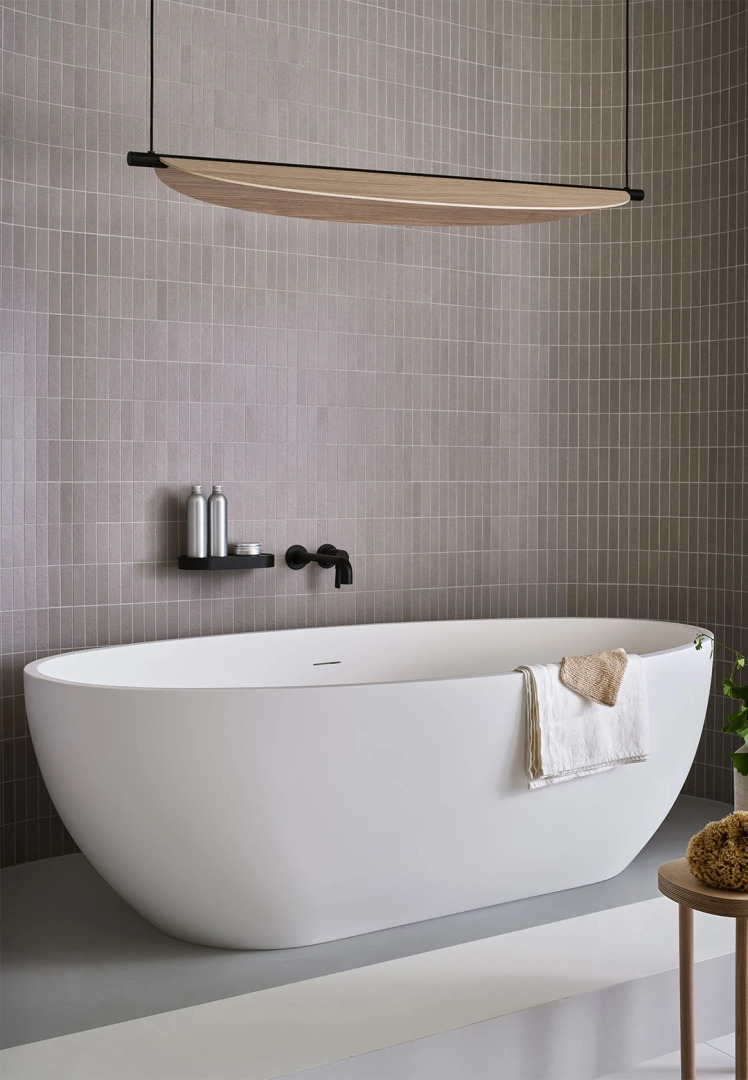 Shui Comfort Solid Surface Bath by Ceramica Cielo, view 2