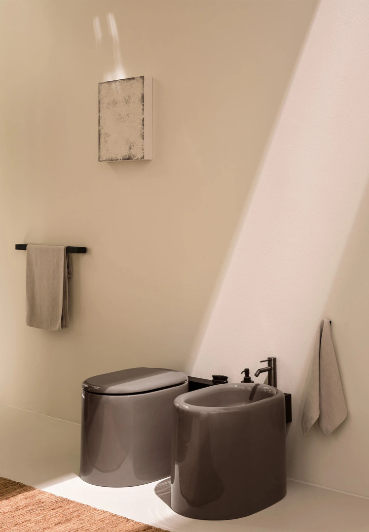 Itaca Floor Bidet by Ceramica Cielo, view 2