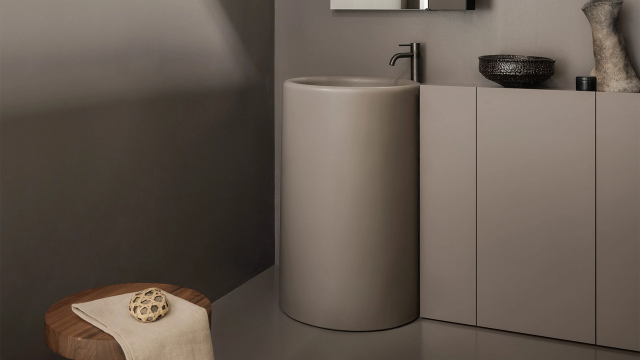 Itaca 128 Freestanding Basin with Wall-Mounted Vanity, Ceramica Cielo