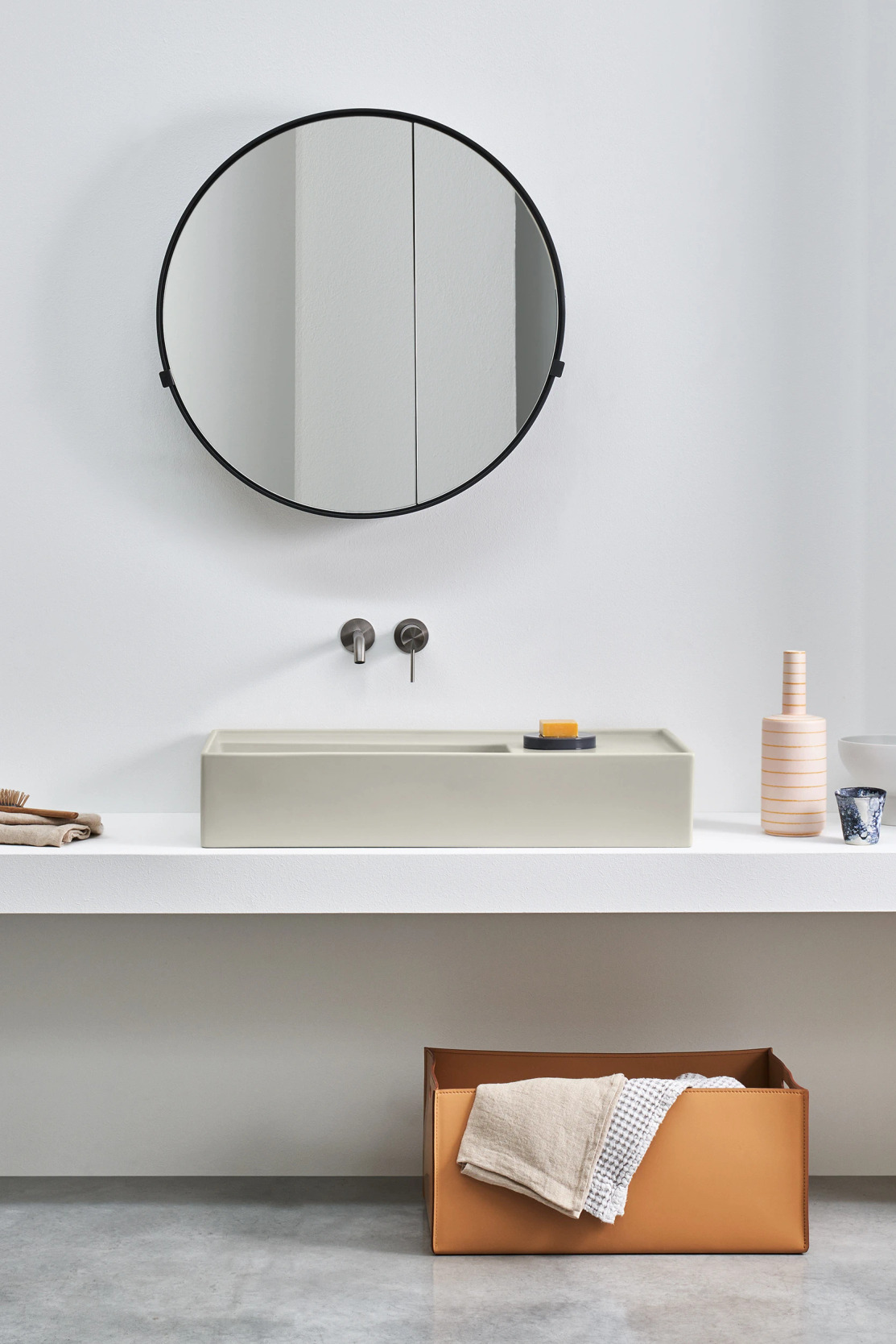 Plinio 85 Ceramic Washbasin by Ceramica Cielo, view 2