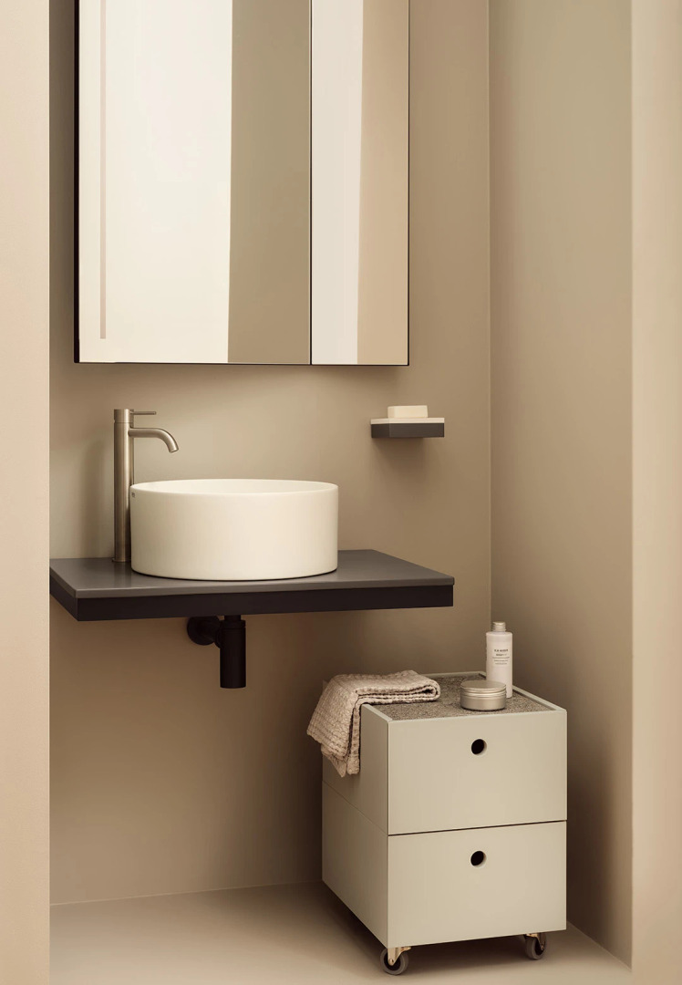 Multiplo with Ceramica Cielo Ceramic Shelf, view 2