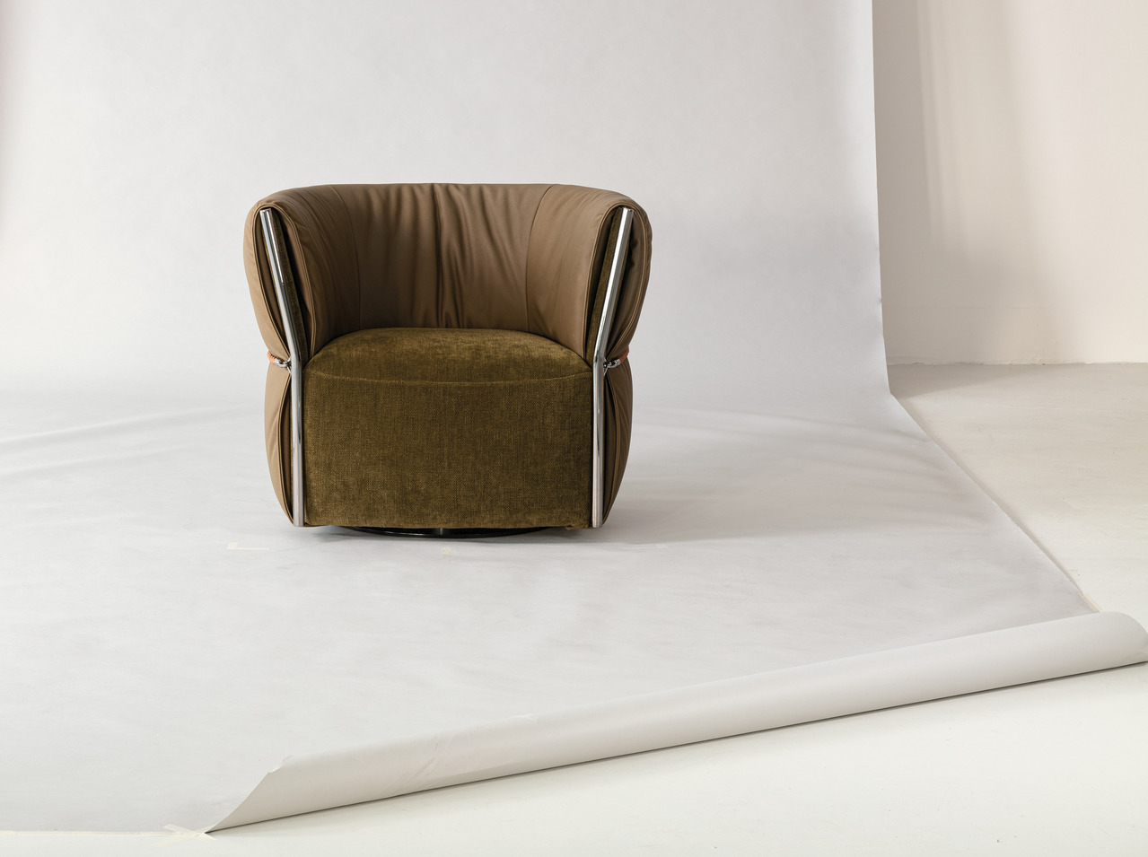 Cierre Belt Armchair, view 3