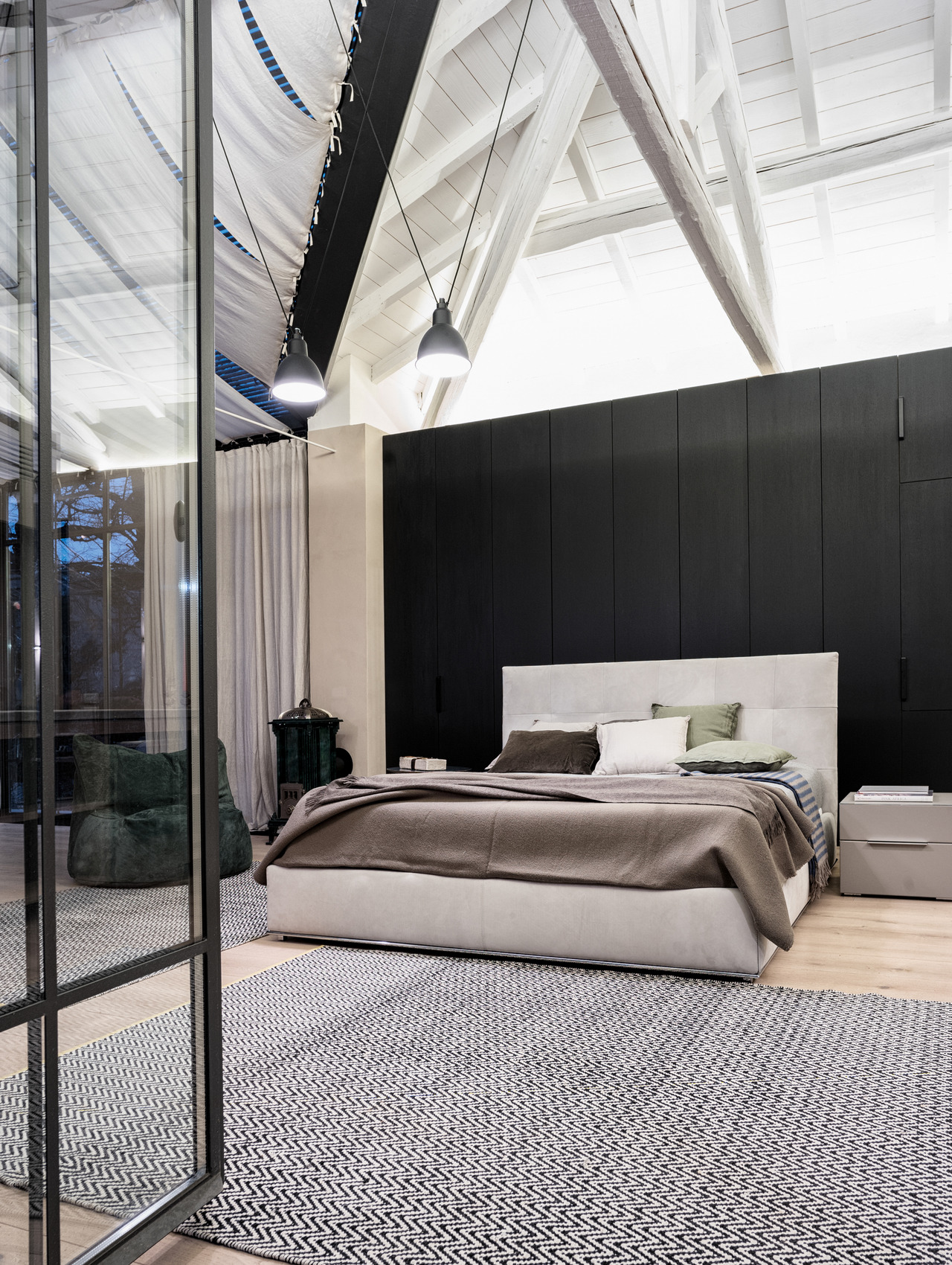 Cierre Chagall Bed, view 3