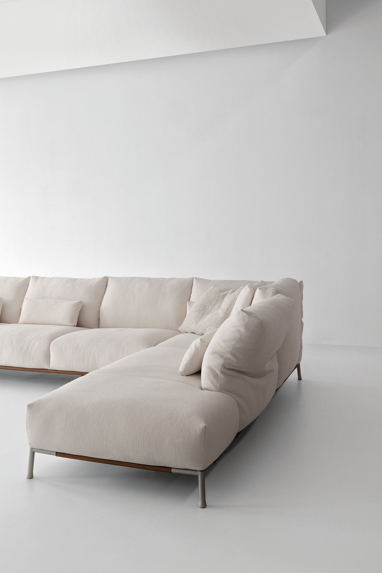 Cierre Chapeau Sofa, view 7