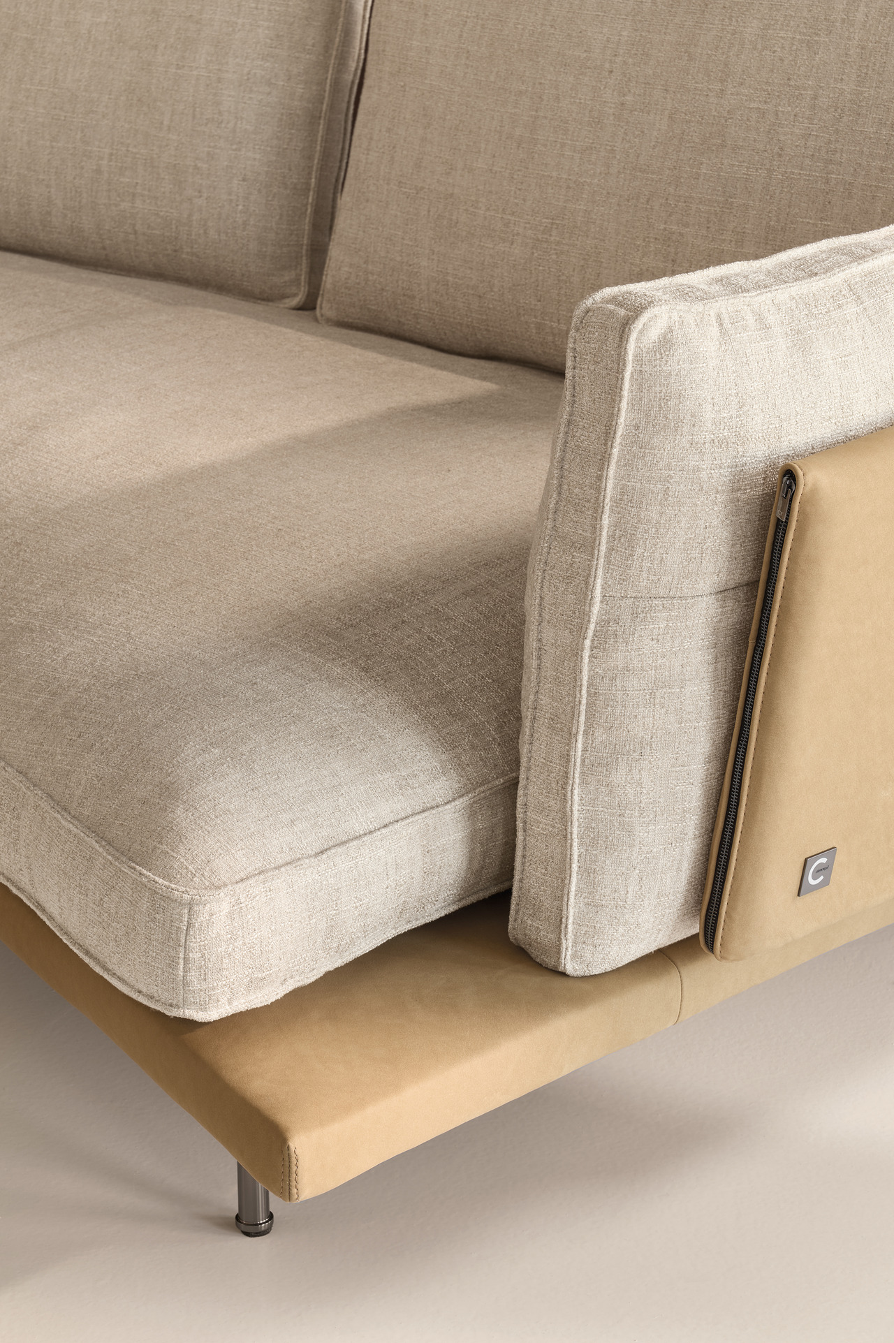 Cierre Divine Sofa, view 4