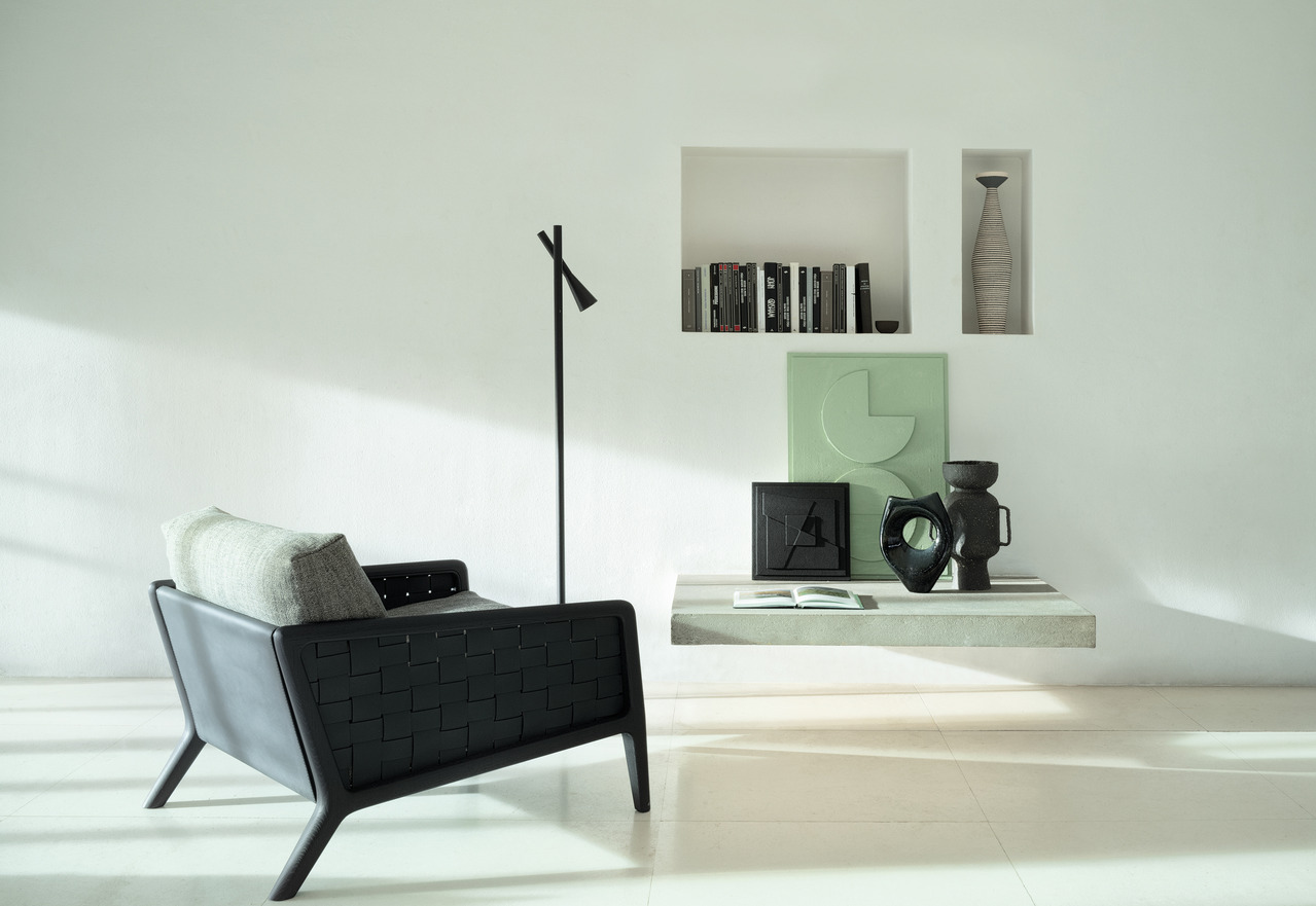 Cierre Iole Armchair, view 3
