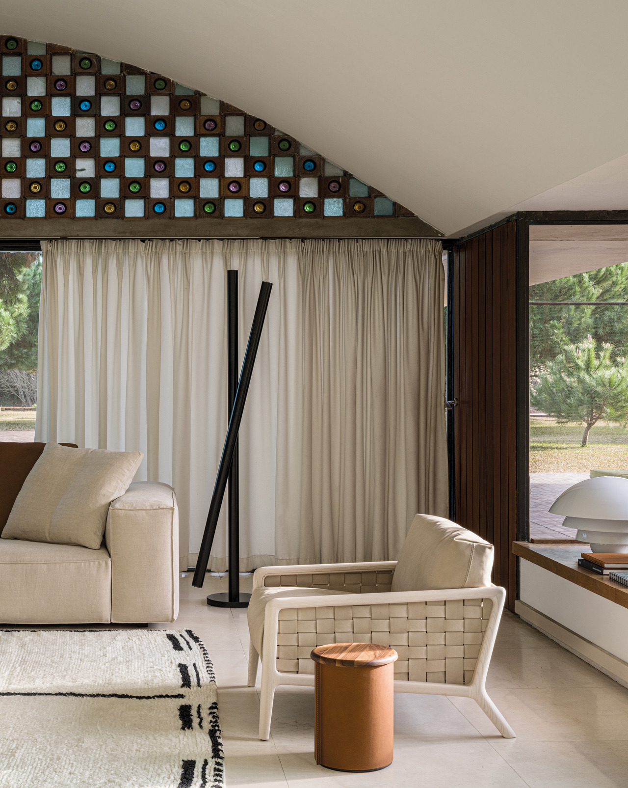 Cierre Iole Armchair, view 5