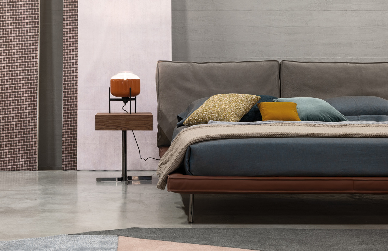 Cierre Light Bedside Table, view 6