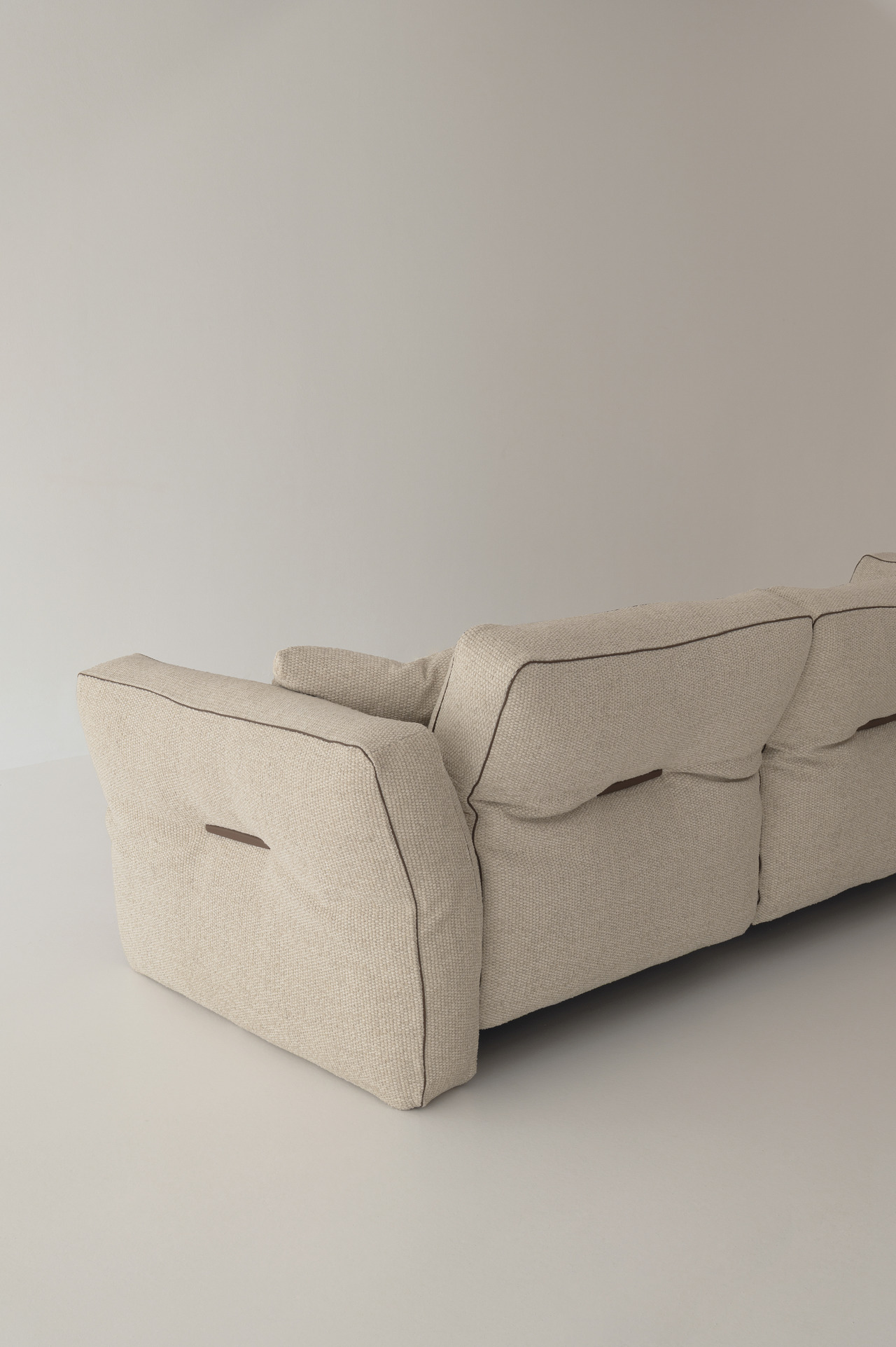 Cierre Loden Sofa, view 5