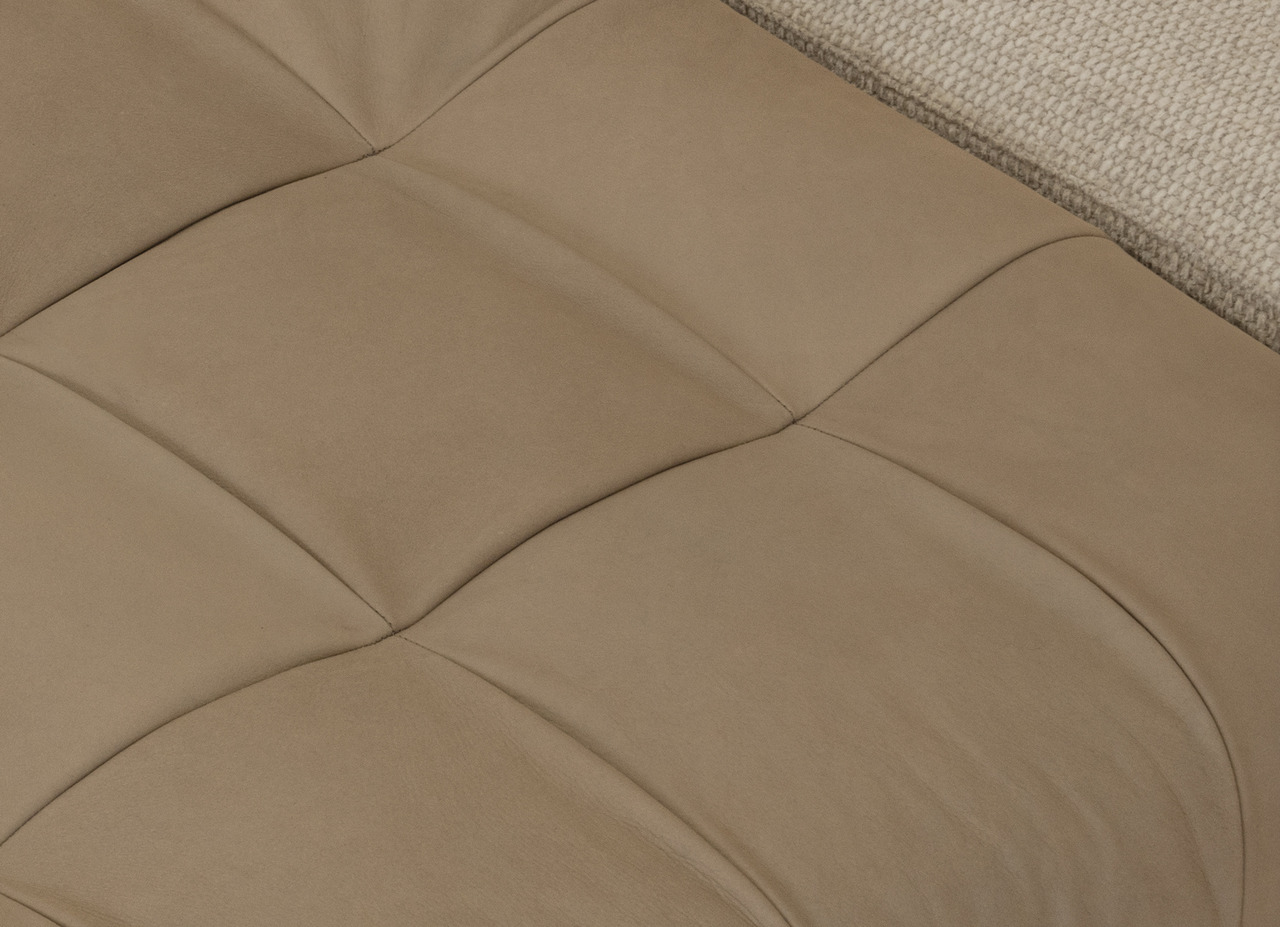 Cierre Montgomery Sofa, view 8