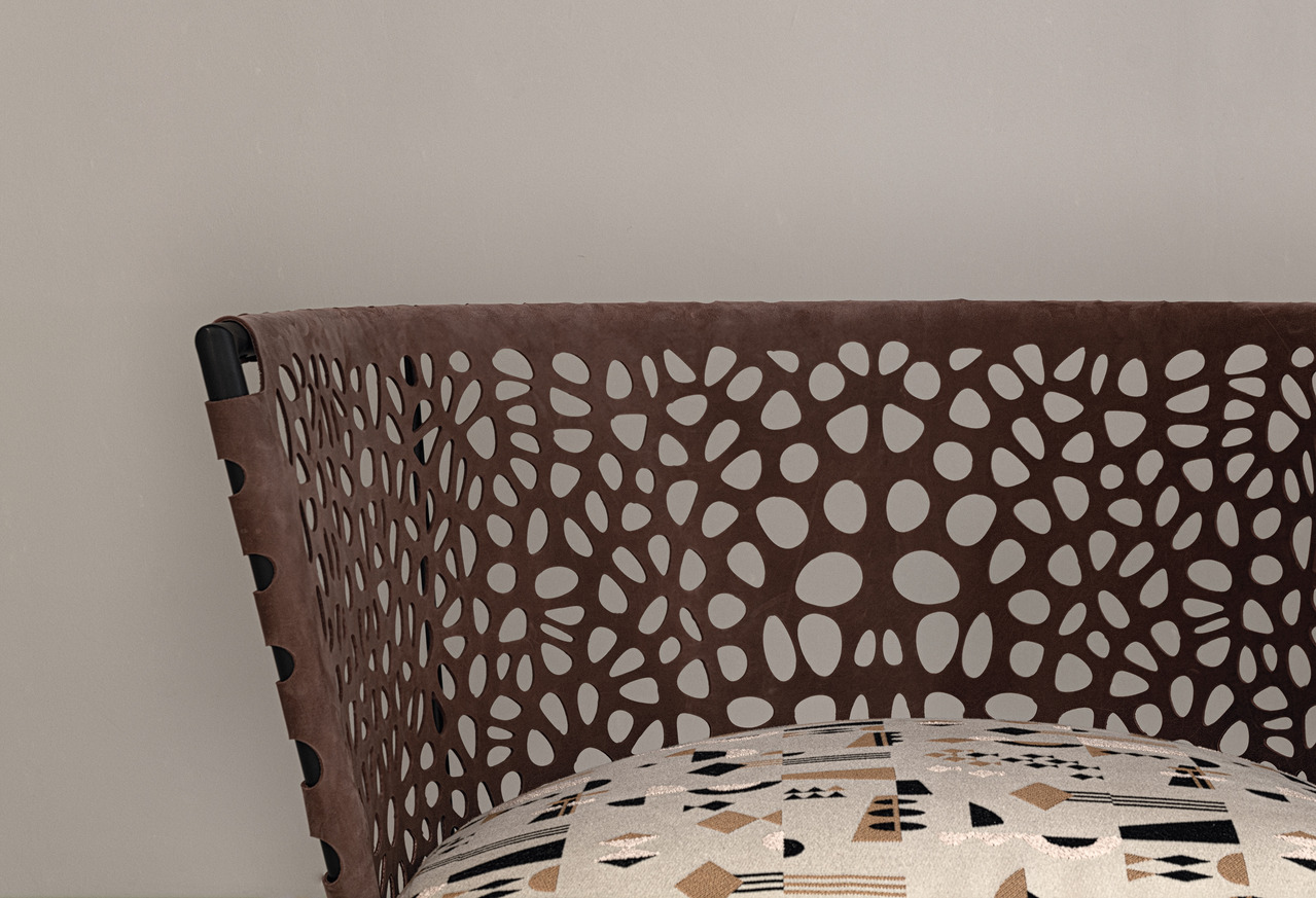 Cierre Regis Armchair