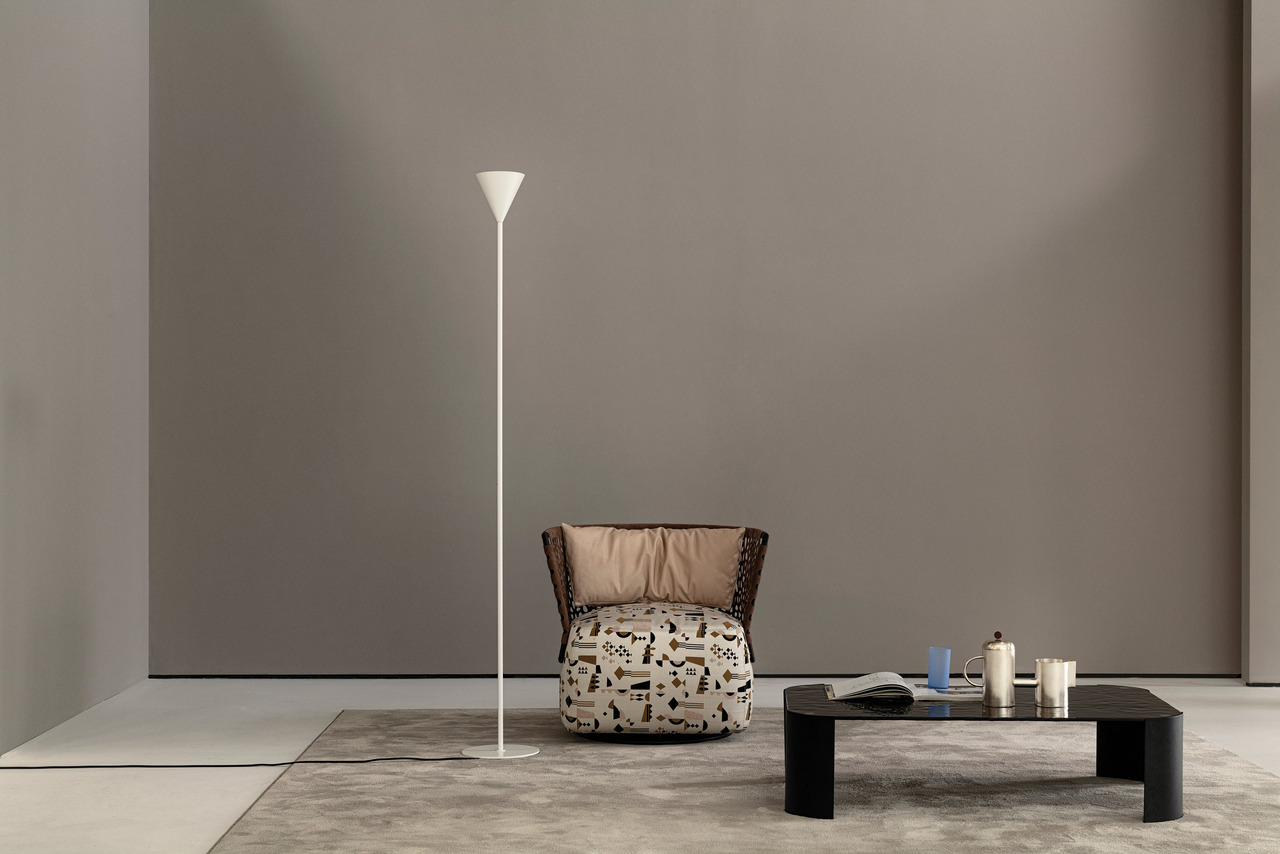 Cierre Regis Armchair, view 3