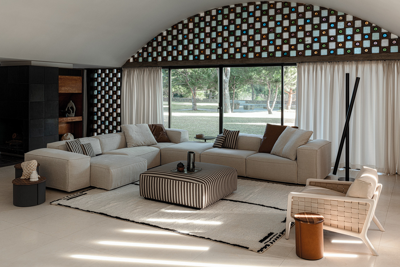 Cierre Season Sofa, view 6