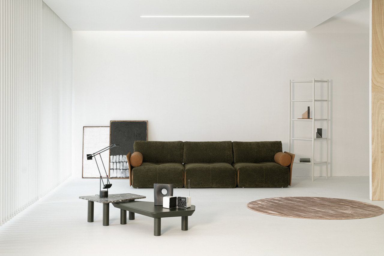 Cierre Tab Sofa, view 4