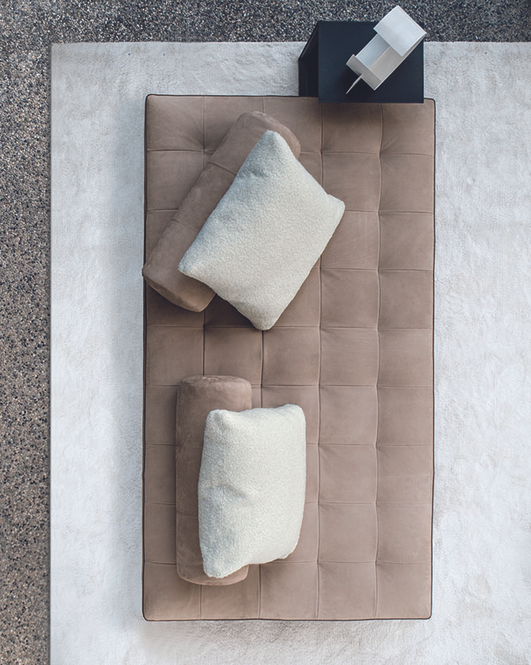 Ludwig Desiree Sofa, view 9