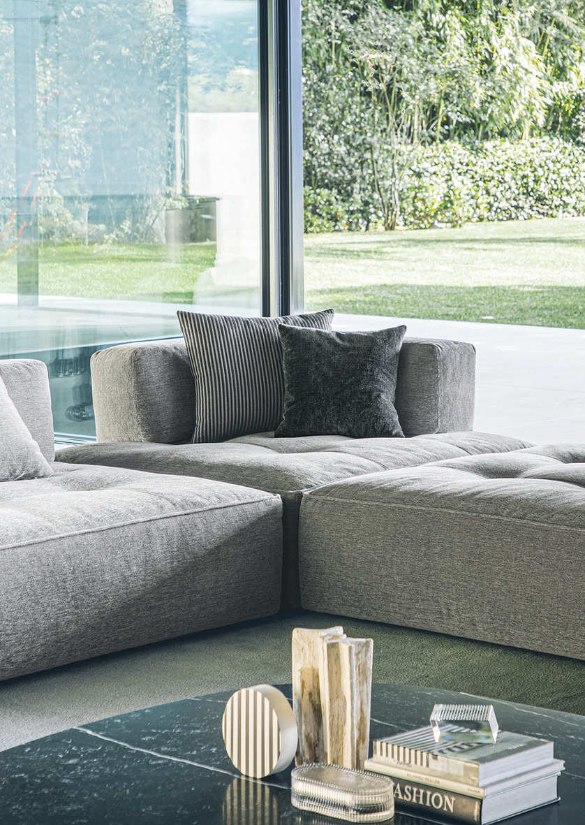 Melvil Desiree Sofa, view 18