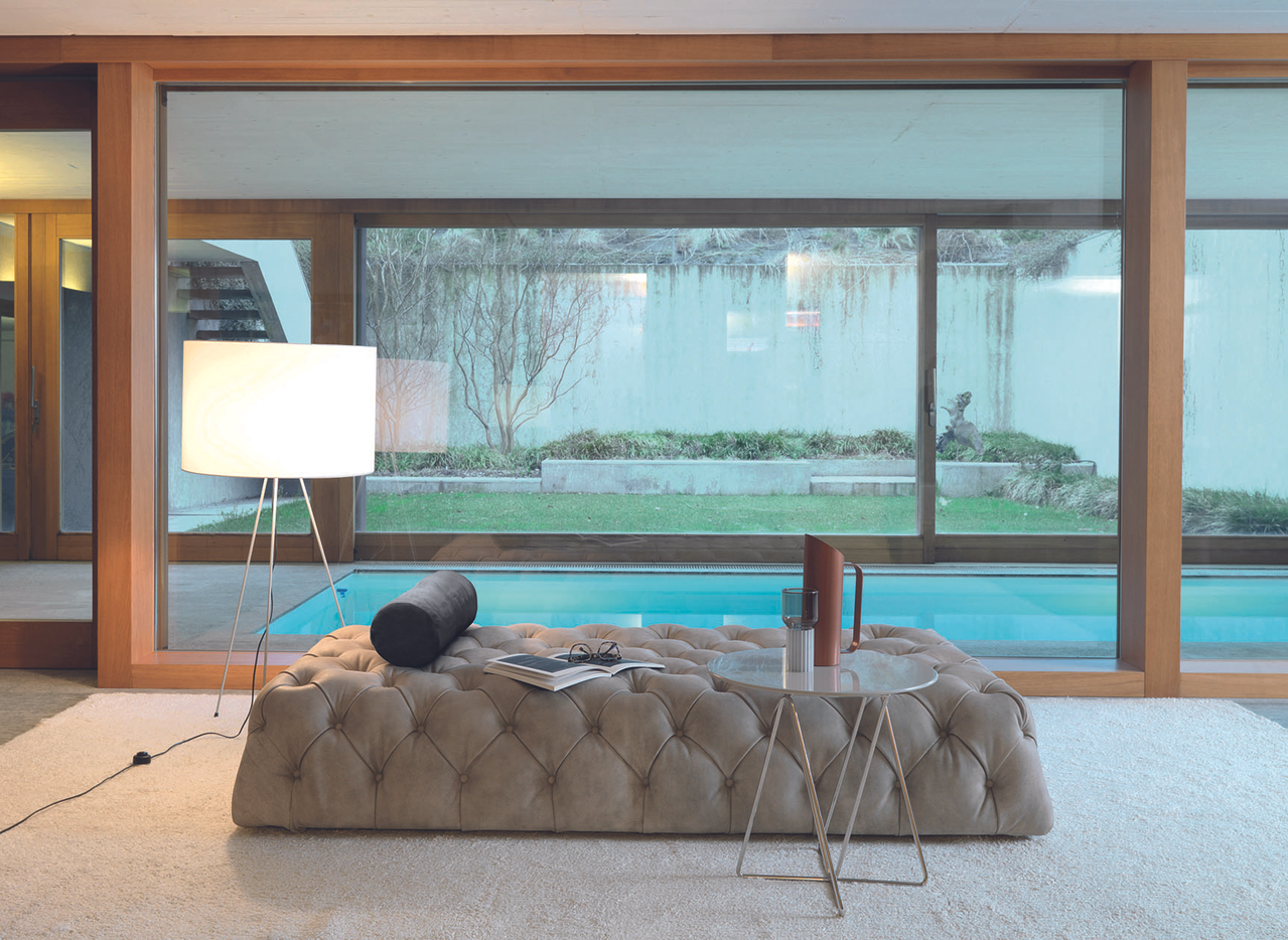 Rollking Desiree Sofa, view 4