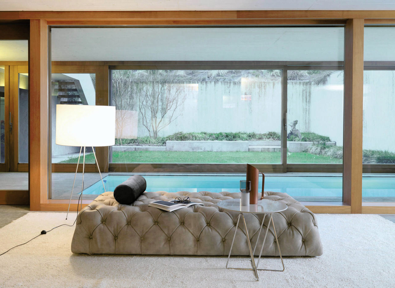 Rollking Desiree Sofa, view 2