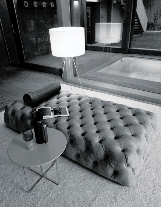 Rollking Desiree Sofa, view 6